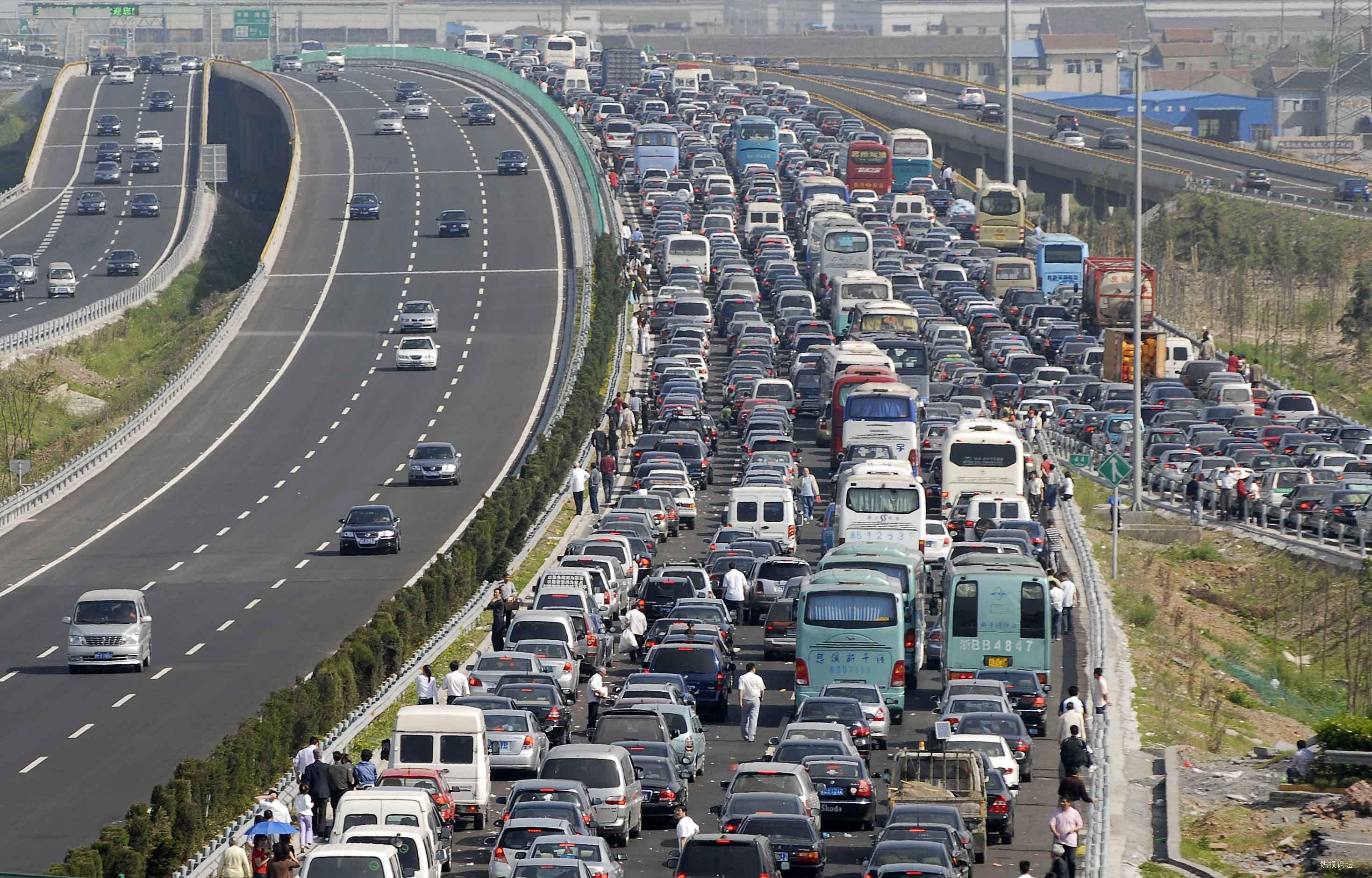 昆明公安部交管局：全国道路交通流量有所下降但仍处高位运行